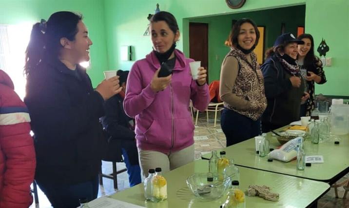 Dictan taller de elaboración de productos artesanales en Colonia El Simbolar Dictan taller de elaboración de productos artesanales en Colonia El Simbolar