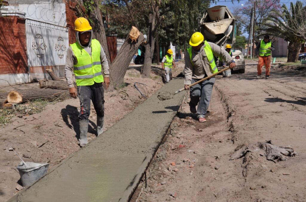Avanza la obra de cordón cuneta en el barrio Palermo