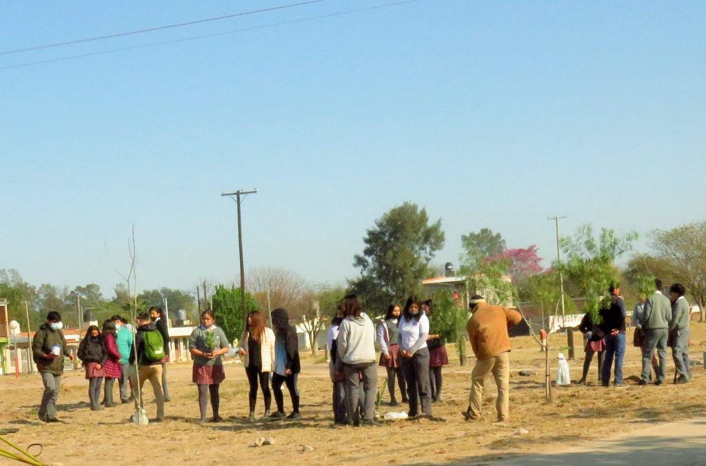 Alumnos se comprometen con el medio ambiente