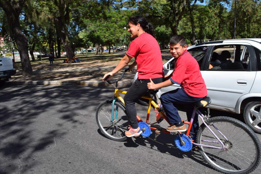 Travesía ciclística que une La Quiaca y Buenos Aires llega a Santiago Travesía ciclística que une La Quiaca y Buenos Aires llega a Santiago