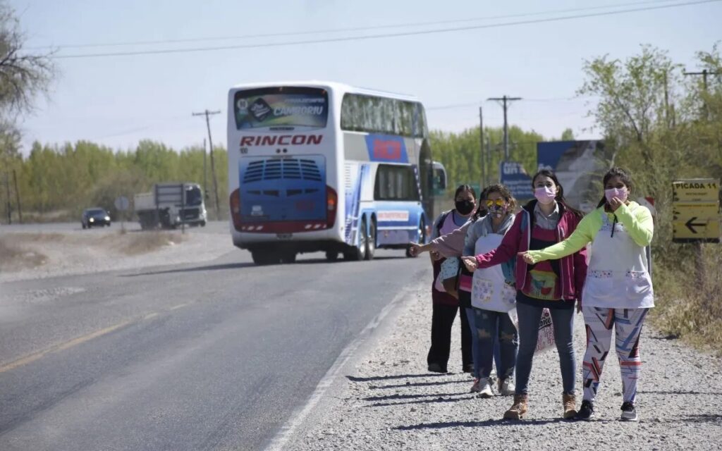 Impulsan en Santiago un proyecto para implementar un boleto gratuito para docentes