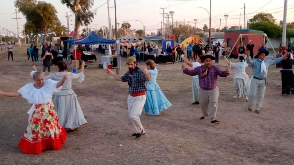 Una feria reunió a emprendedores y artesanos en el barrio Ejército Argentino