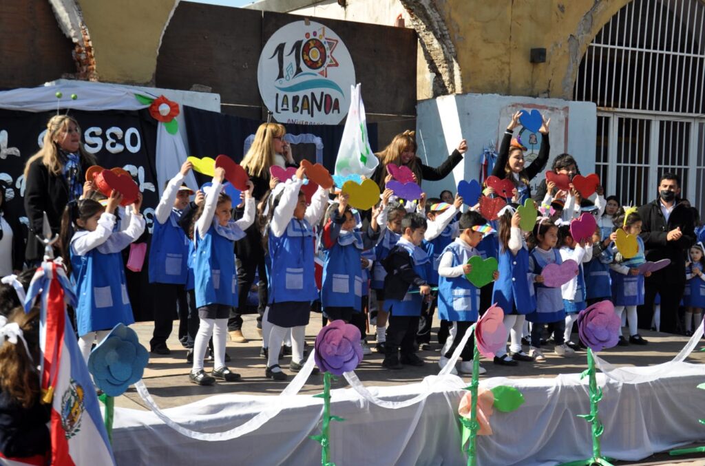 Docentes bandeños tuvieron un merecido homenaje Docentes bandeños tuvieron un merecido homenaje
