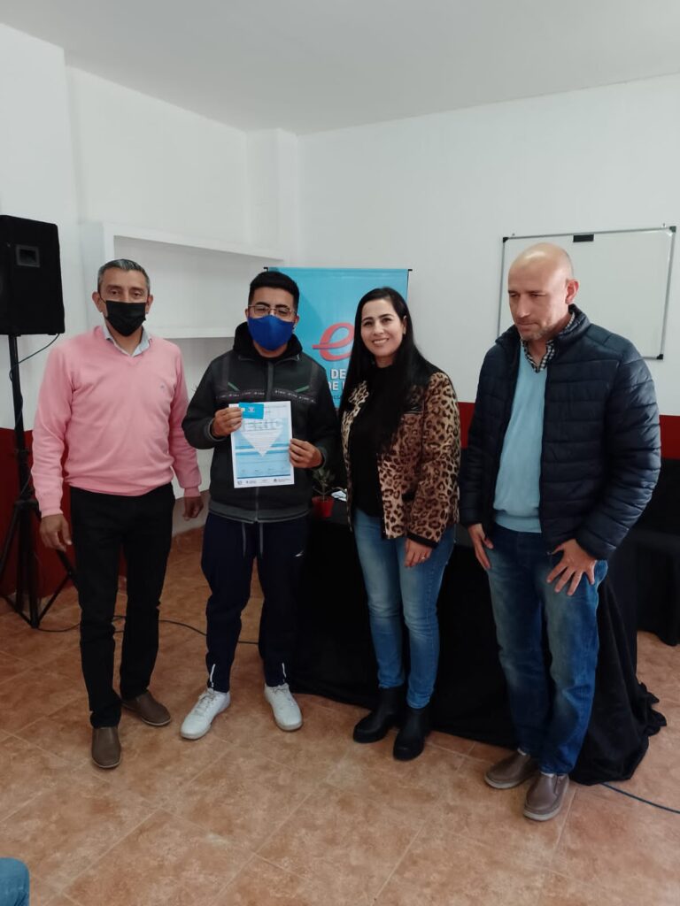Capacitaron a decenas de personas sobre colocación de cerámicos y pinturería