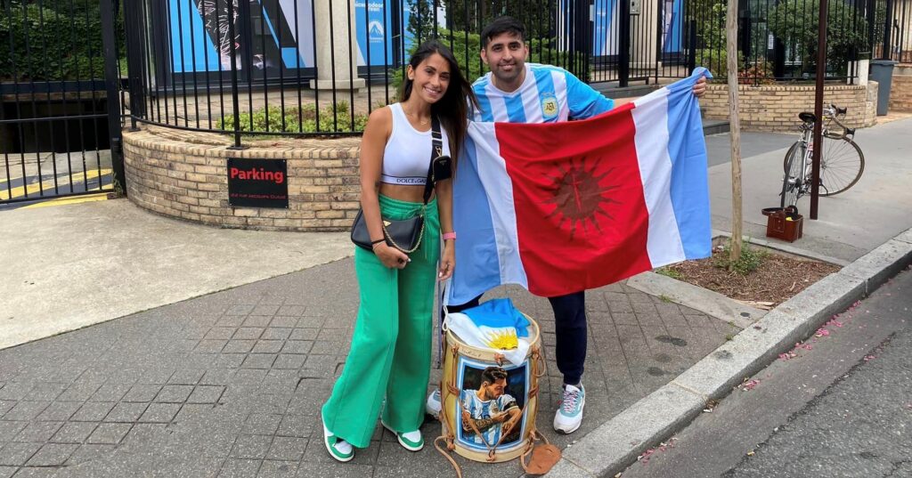 De Salavina a París: un bombo santiagueño llegó a manos de Messi