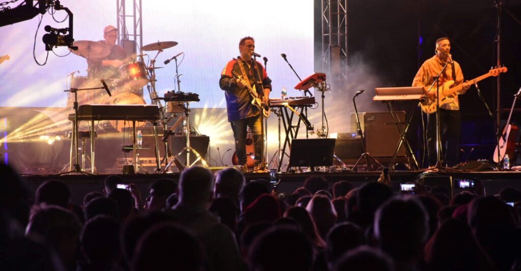 Vicentico cerró la primera noche de la Expo y hoy siguen Angela y Los Totora