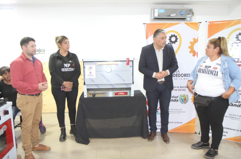 Entregan herramientas de trabajo a emprendedores gastronómicos de La Banda
