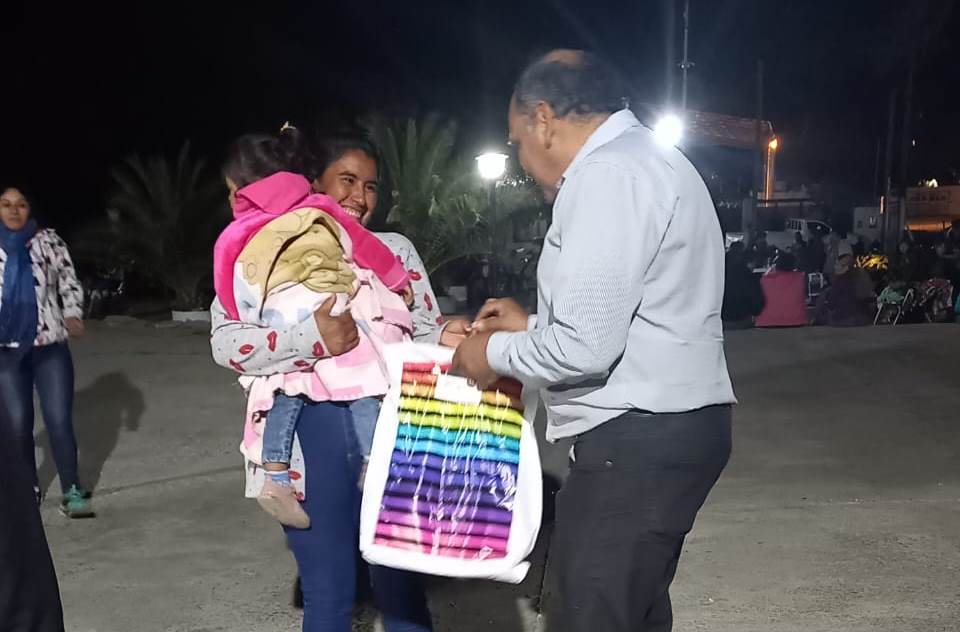 Más de 800 mujeres recibieron regalos en La Dársena y San Ramón Más de 800 mujeres recibieron regalos en La Dársena y San Ramón