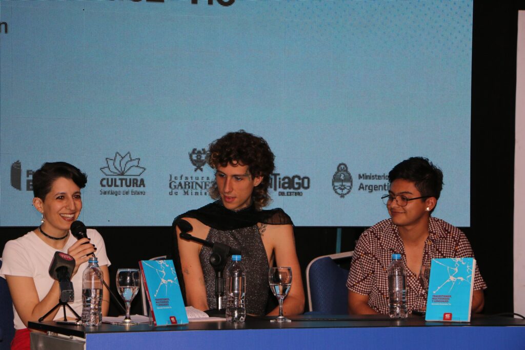 Edunse presentó el libro “Travestismos, multiversos y lenguajes”