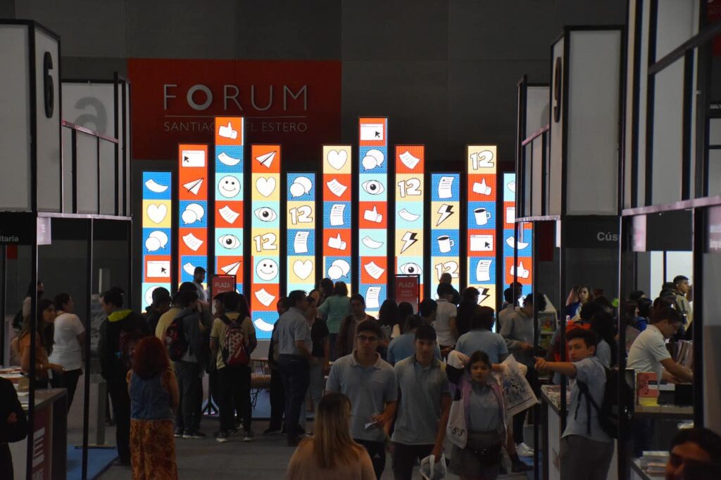 Gran convocatoria de público en la jornada de apertura de la Feria Provincial del Libro Gran convocatoria de público en la jornada de apertura de la Feria Provincial del Libro