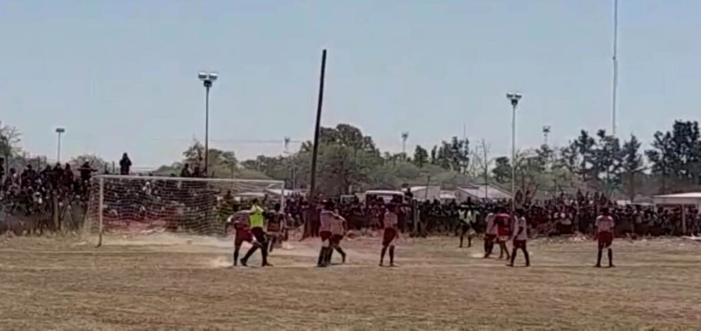 “Durmieron” de una piña a un árbitro en el Mundial de Potreros