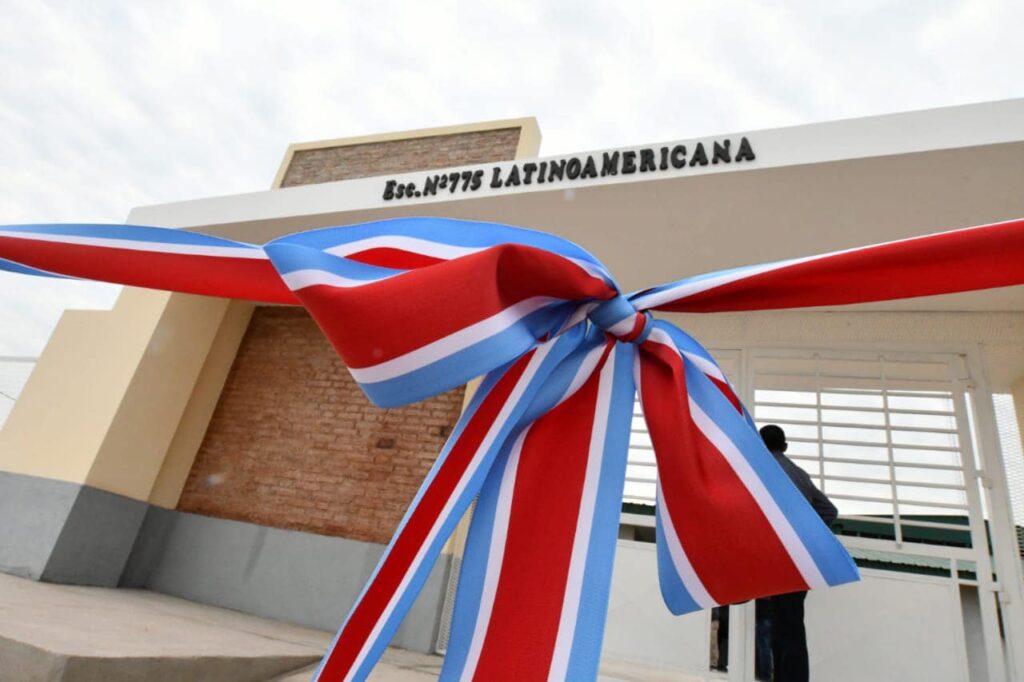 Una renovada escuela abrió sus puertas en Real Sayana y anuncian obras hídricas
