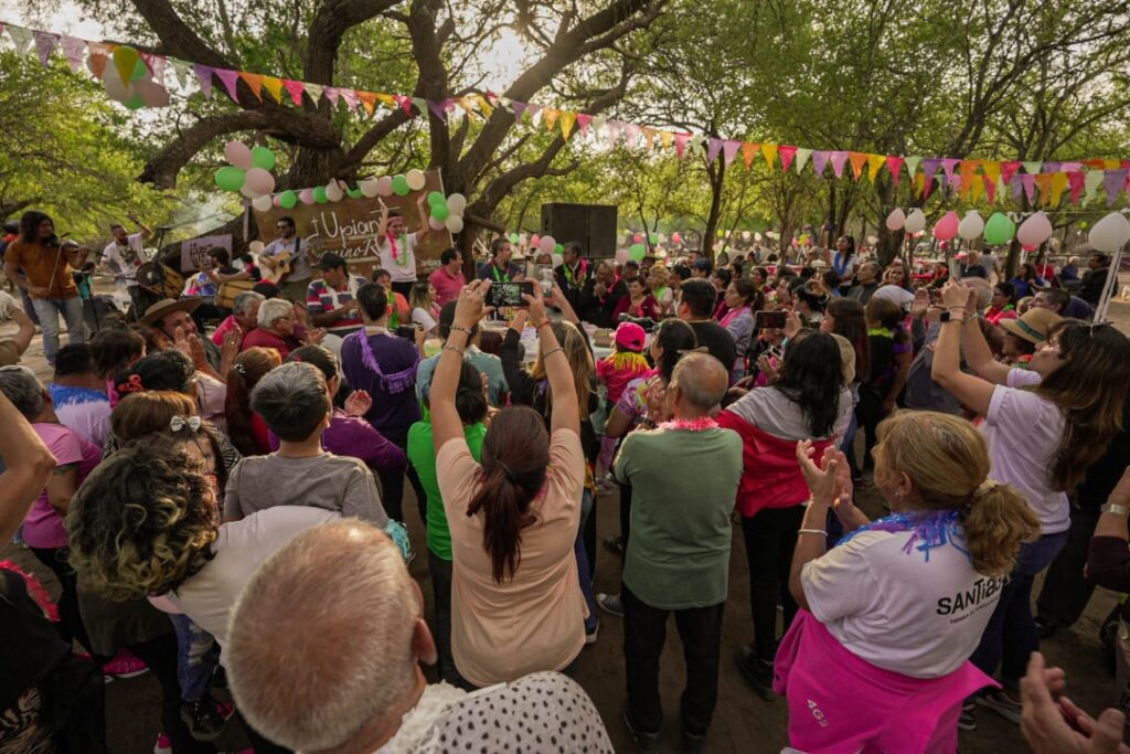 Upianita cierra febrero con una tarde a puro carnaval