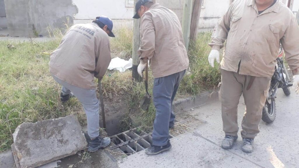 Intensifican los trabajos de limpieza de desagües pluviales en La Banda