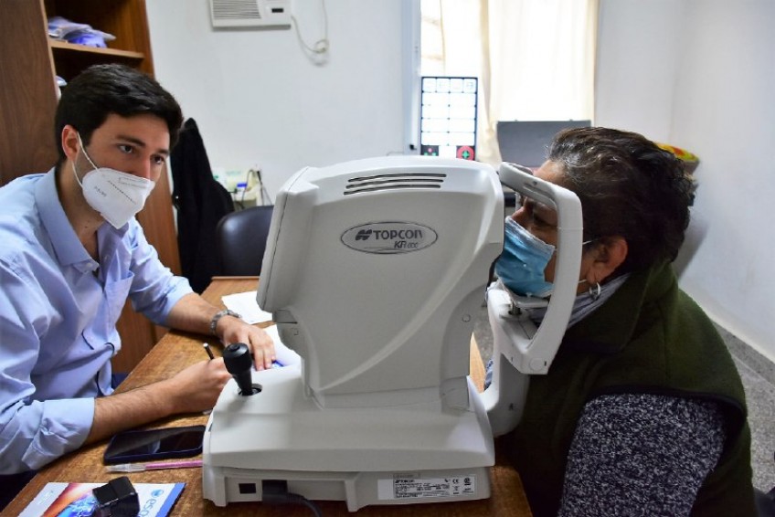 Campaña oftalmológica para prevenir la ceguera por diabetes en el CIC San Carlos