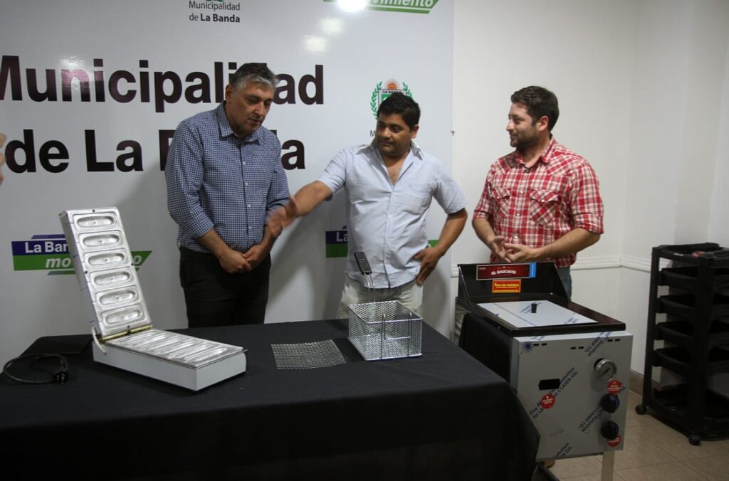 Entregan herramientas de trabajo a emprendedores bandeños