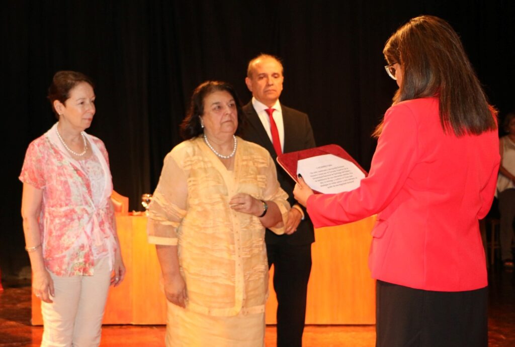 Otorgaron la distinción de Doctora Honoris Causa a María Adriana Victoria