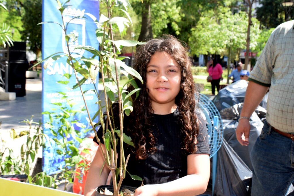 Eco canje: cambiarán plantines por envases plásticos Eco canje: cambiarán plantines por envases plásticos