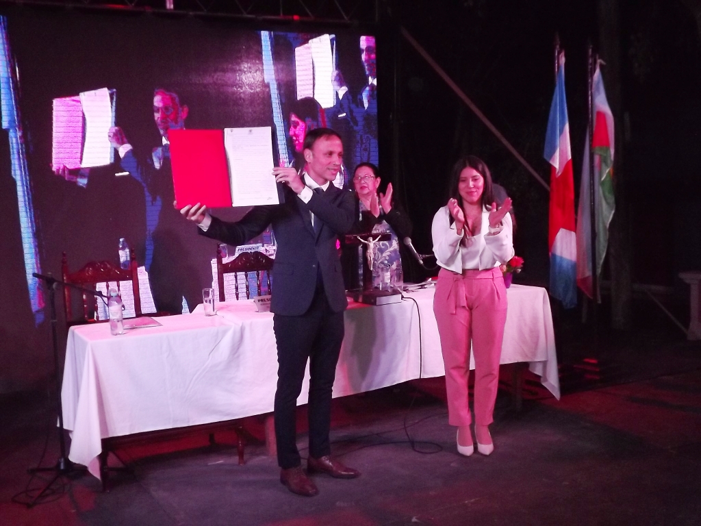 Víctor Araujo tomó juramento en el municipio de Fernández