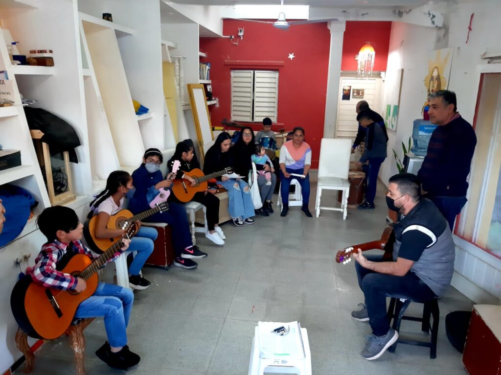 Donan un terreno a una asociación civil para construir una escuela de artes y oficios