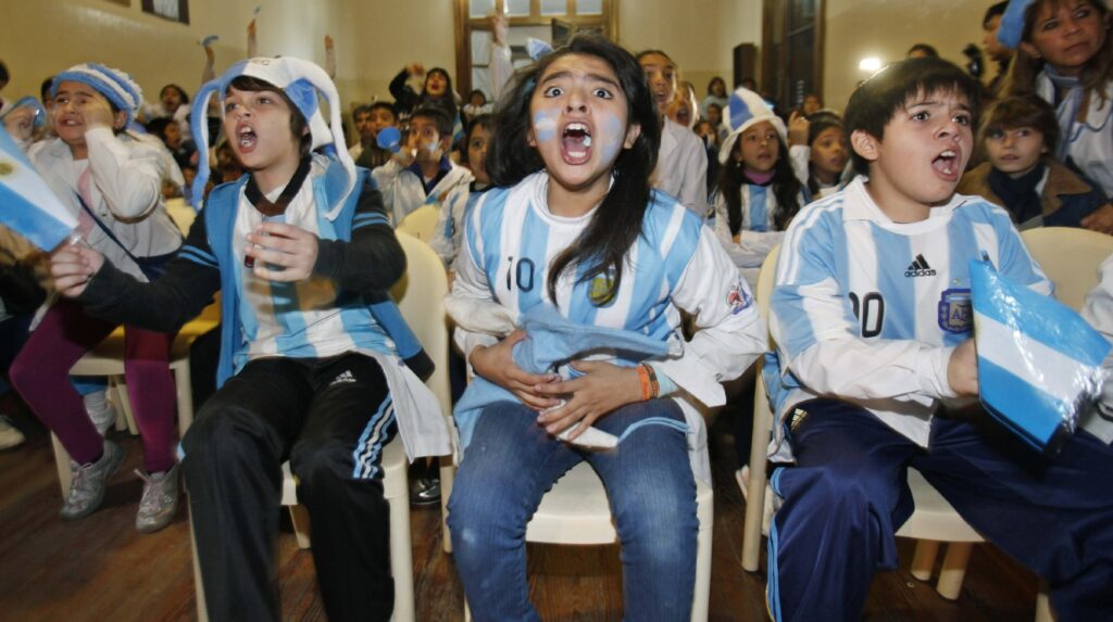 Mundial: cómo funcionarán las escuelas de Santiago cuando juegue Argentina