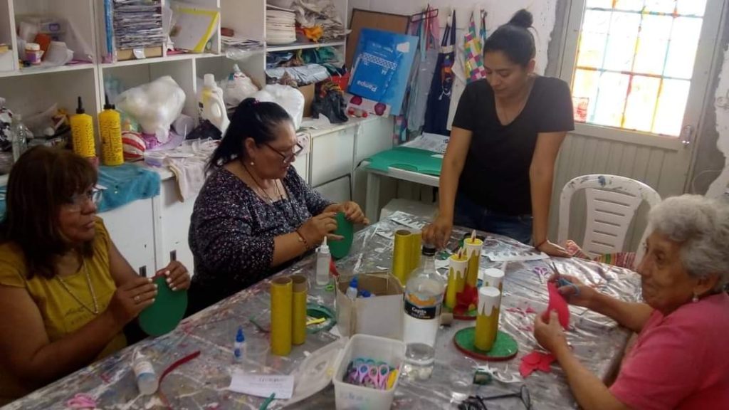 “Quilla” inició sus talleres navideños para jóvenes y adultos