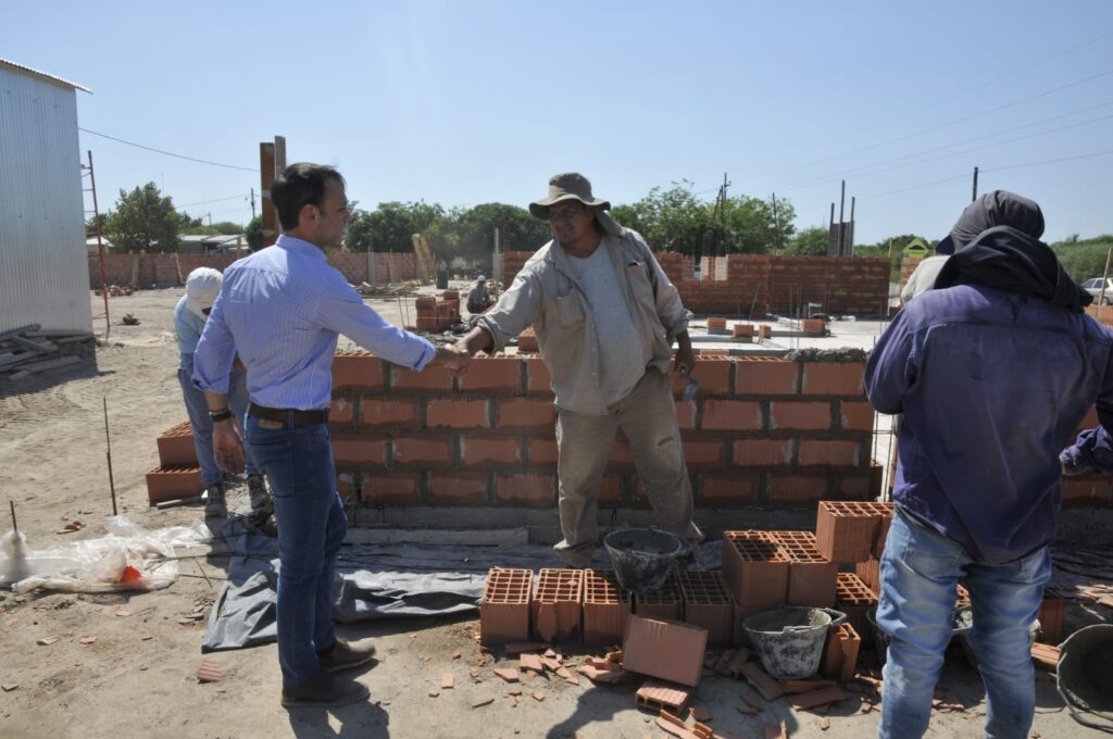 Avanza la construcción de 100 viviendas en Fernández