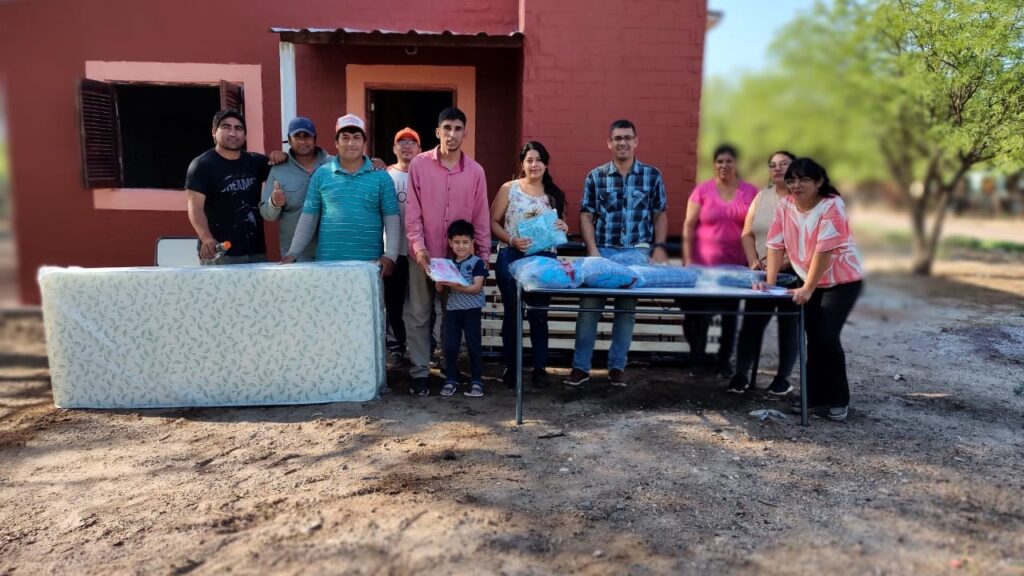 Familias de La Cañada recibieron mobiliario para sus viviendas