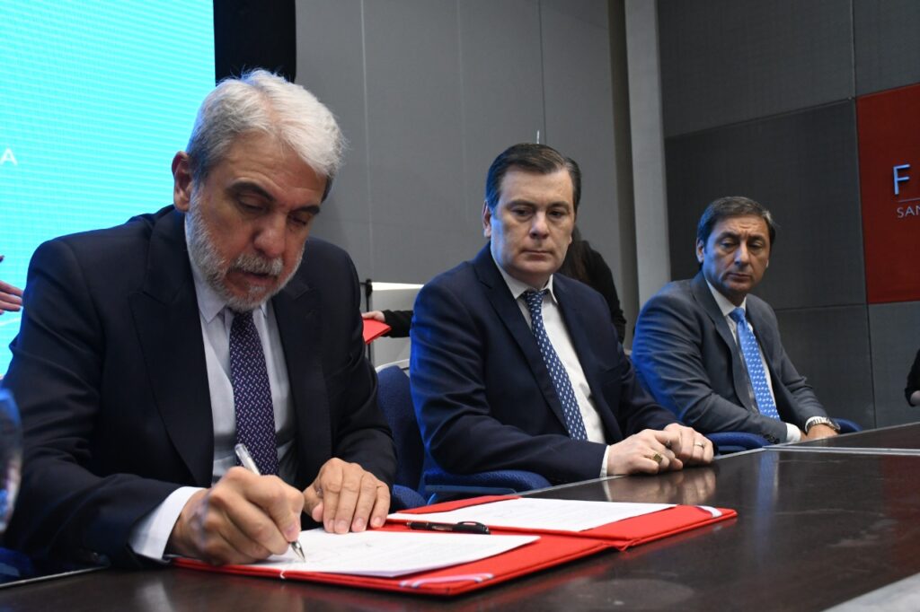 Santiago firma un convenio para fortalecer políticas de ciberseguridad