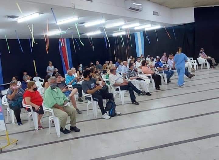 Conocé los horarios de vacunatorios y centros de testeos para los próximos días