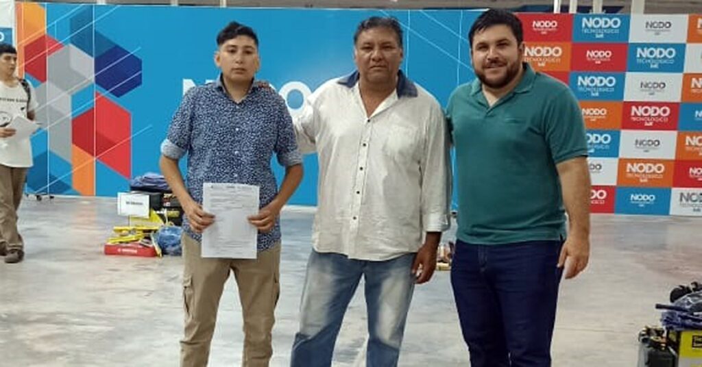 Entregan herramientas a emprendedor de Pinto