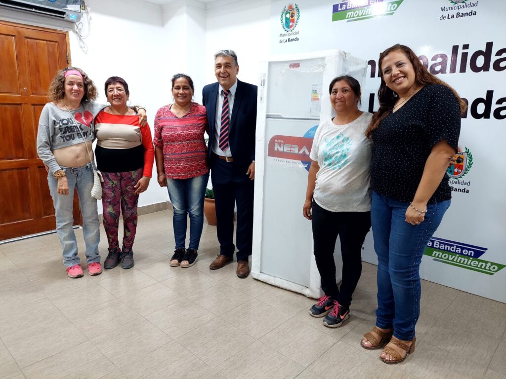 Vecinas bandeñas recibieron electrodomésticos