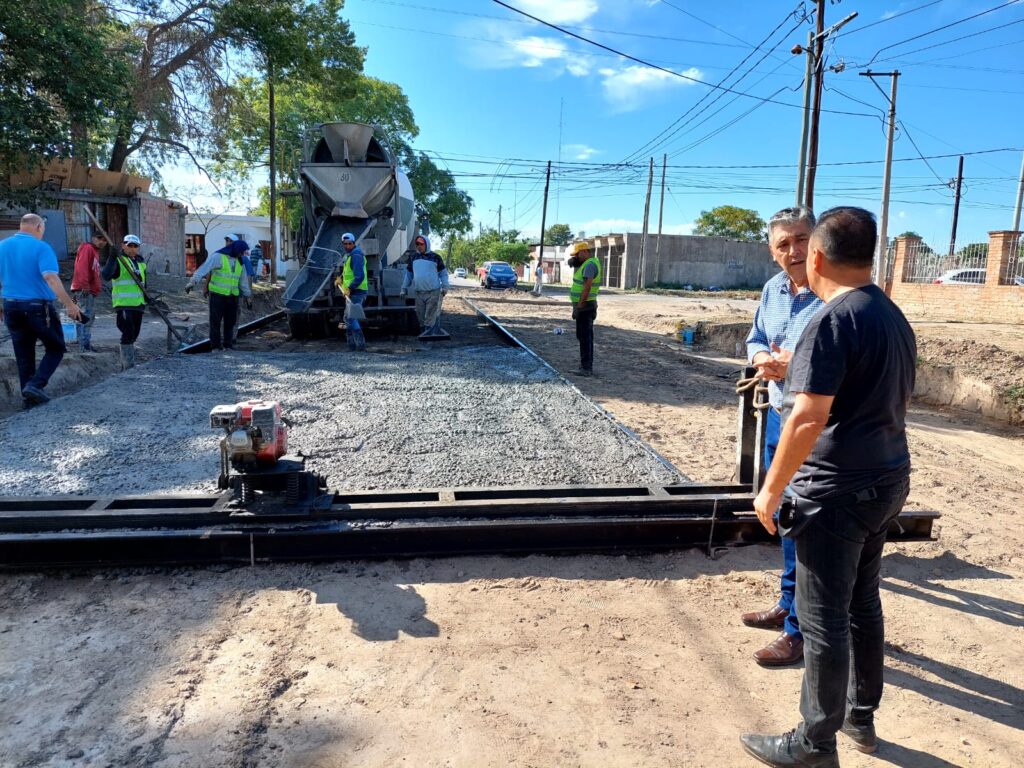 Nuevas obras de pavimentación se ejecutan en La Banda