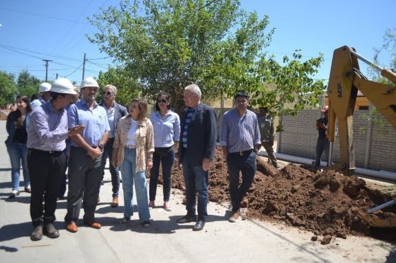Avanzan las obras de extensión de la red cloacal en el Campo Contreras