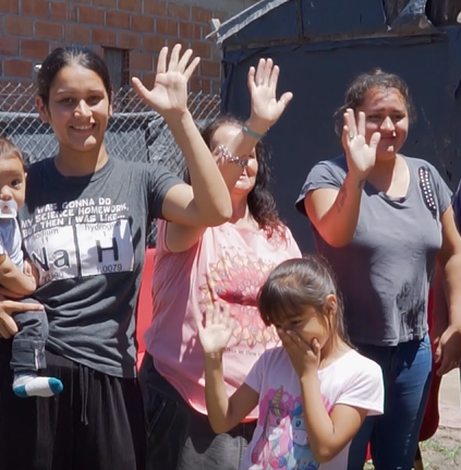 Una empresa santiagueña equipó la casa de una familia tucumana