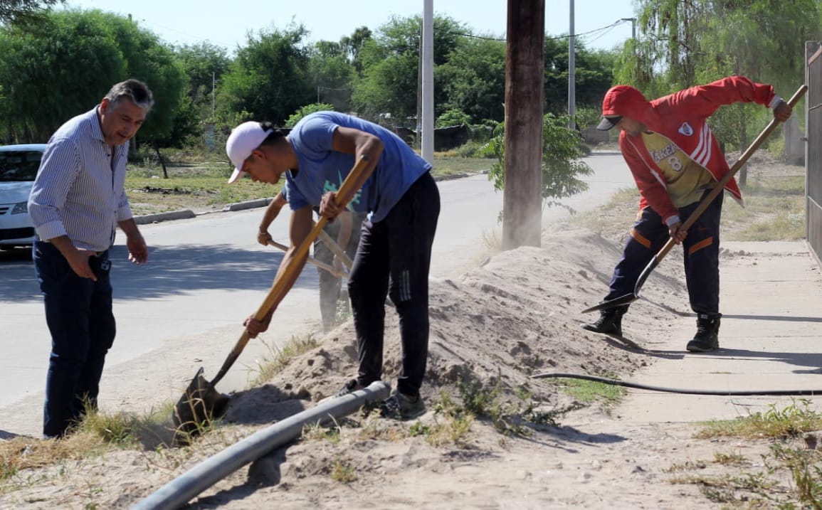 Ejecutan obras para extender la red de agua potable del barrio 9 de ...