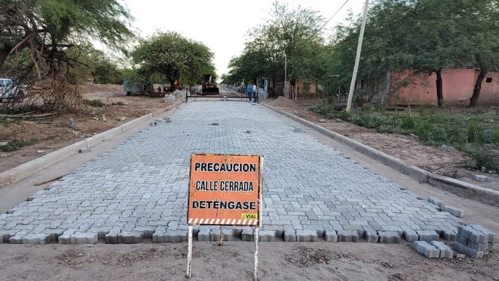 Intensifican obras del plan de pavimentación en calles de La Cañada