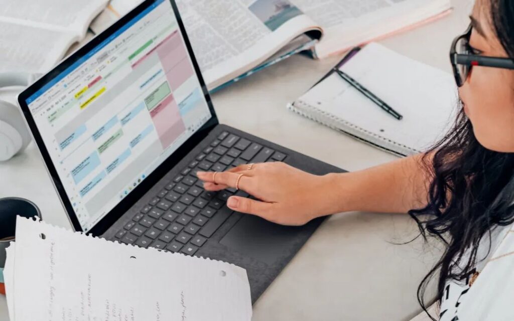 Frias acordó cursos de capacitación docente con la Unse