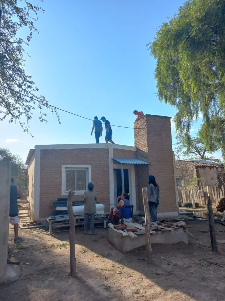 Tras un temporal asisten a familias de Weisburd