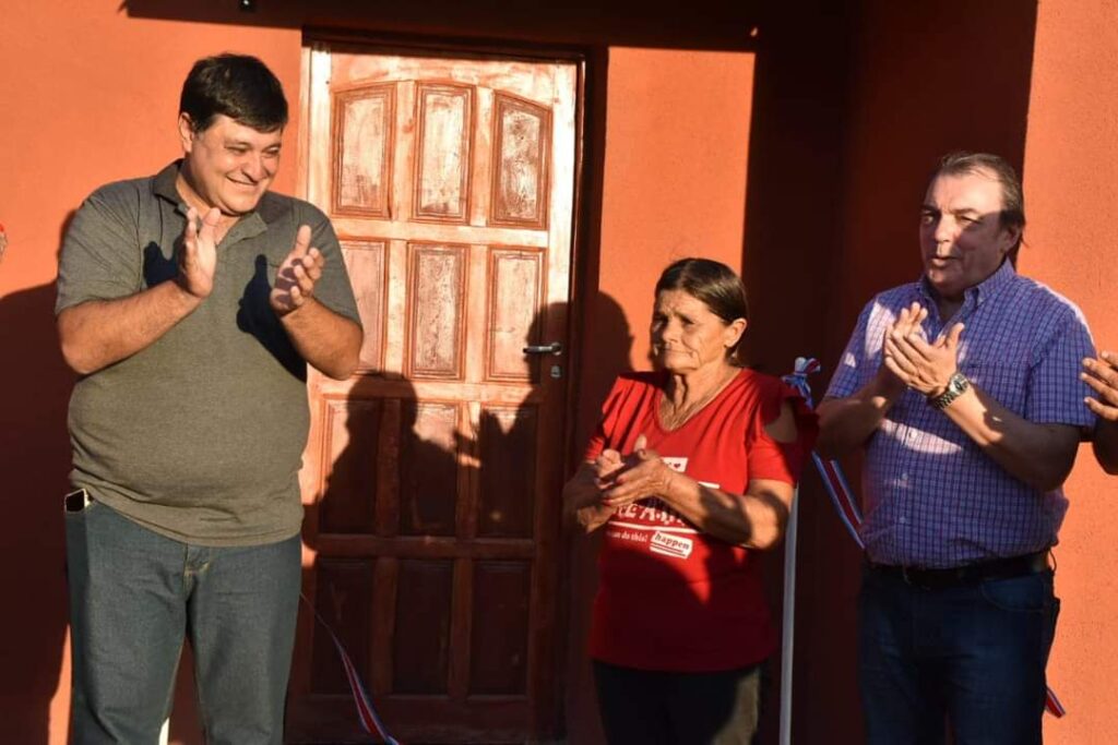 Familias de Laprida recibieron viviendas sociales