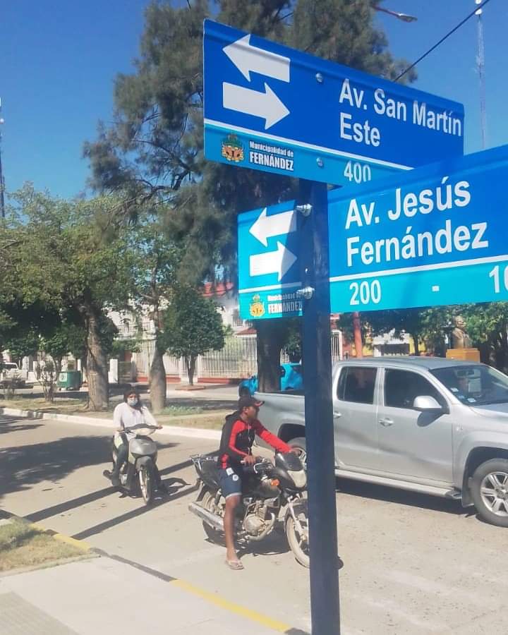 Se colocaron carteles nomencladores en Fernández