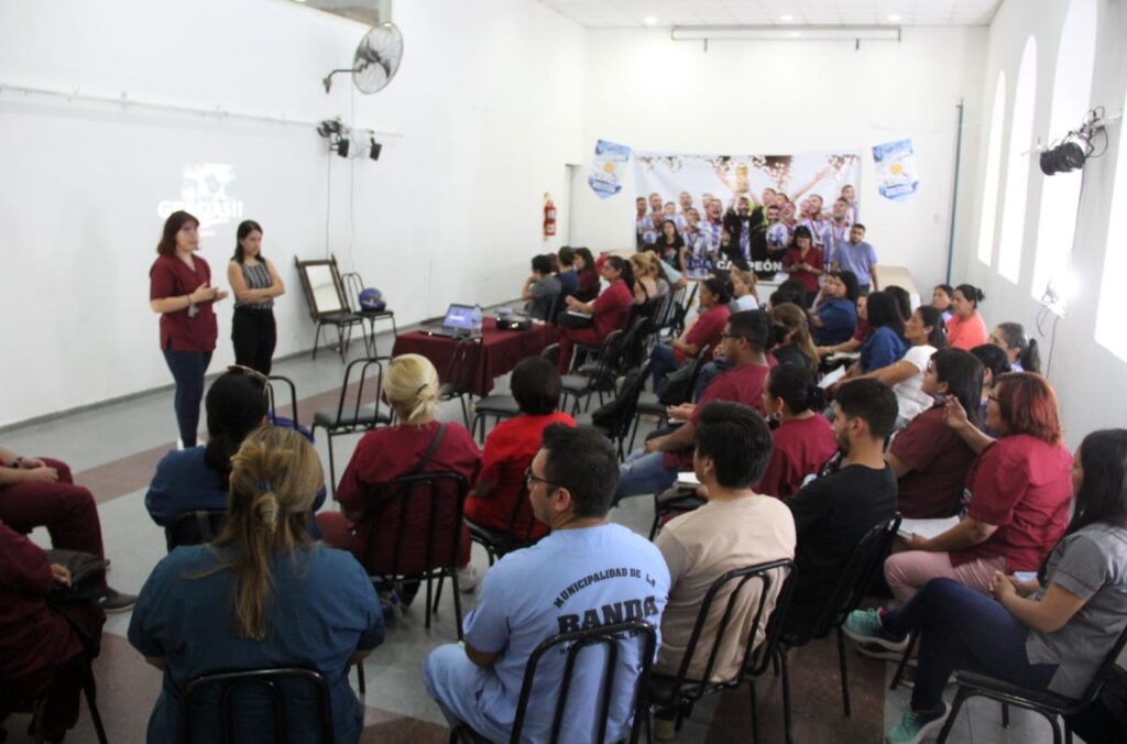Capacitan a personal de salud de La Banda sobre la depresión y cómo detectarla