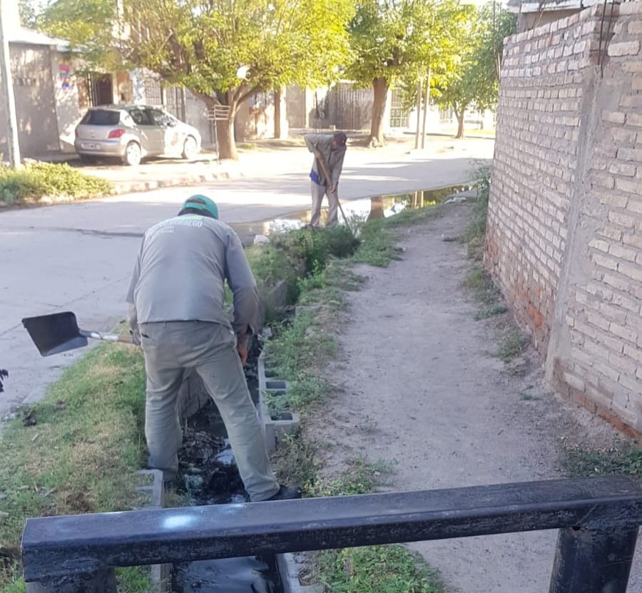 Refuerzan la limpieza de los sistemas de drenaje pluvial en La Banda