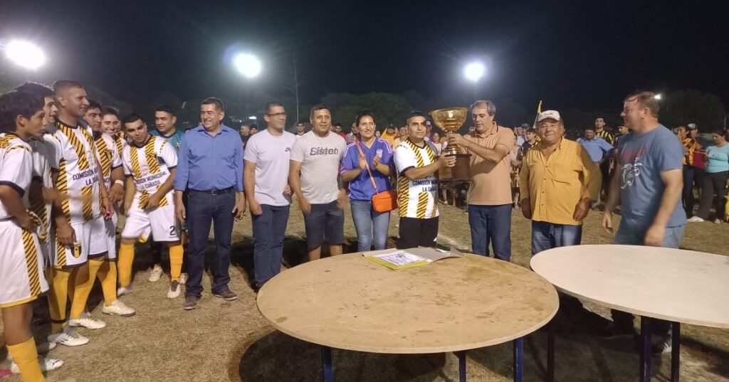 Premiaron a clubes finalistas de la Liga Amateur de fútbol Robles-Figueroa