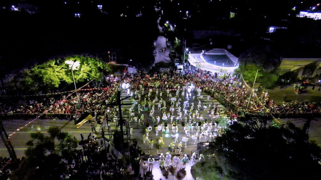 La Banda vivió a pleno el regreso de los corsos de carnaval a las calles de la ciudad