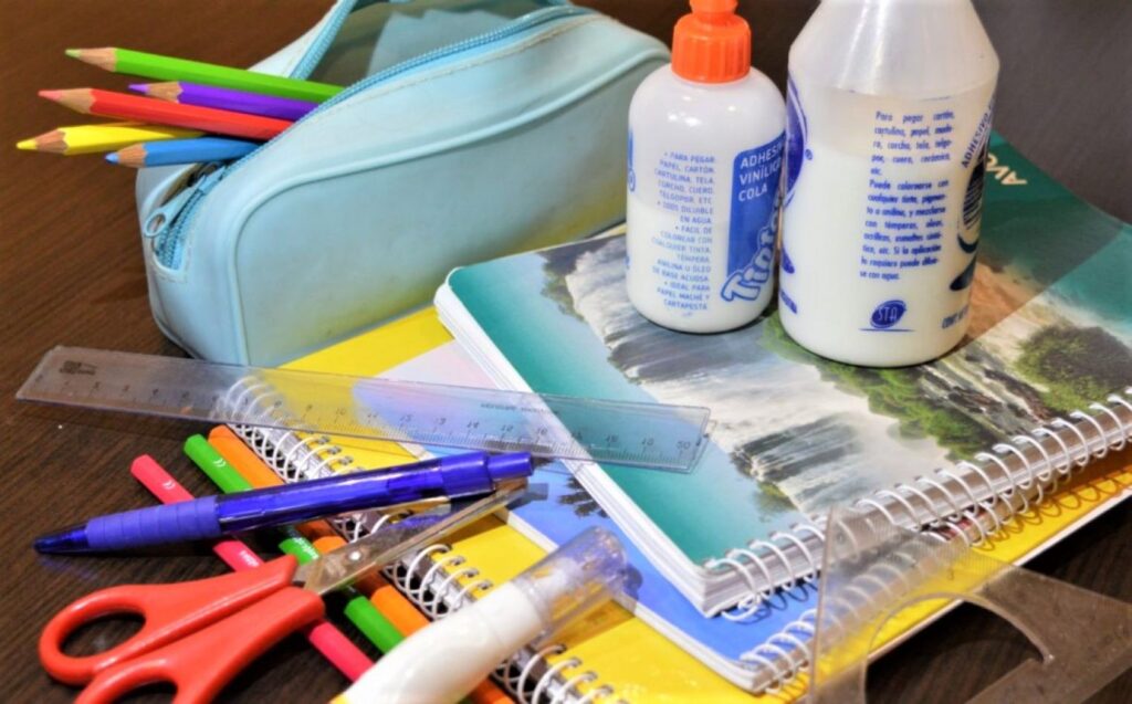 Presentan una lista de 30 artículos escolares con precios de referencia Presentan una lista de 30 artículos escolares con precios de referencia