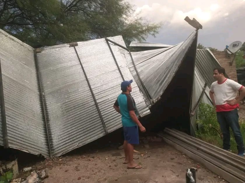 <strong>Asistieron a decenas de familias afectadas por la tormenta en Clodomira</strong>