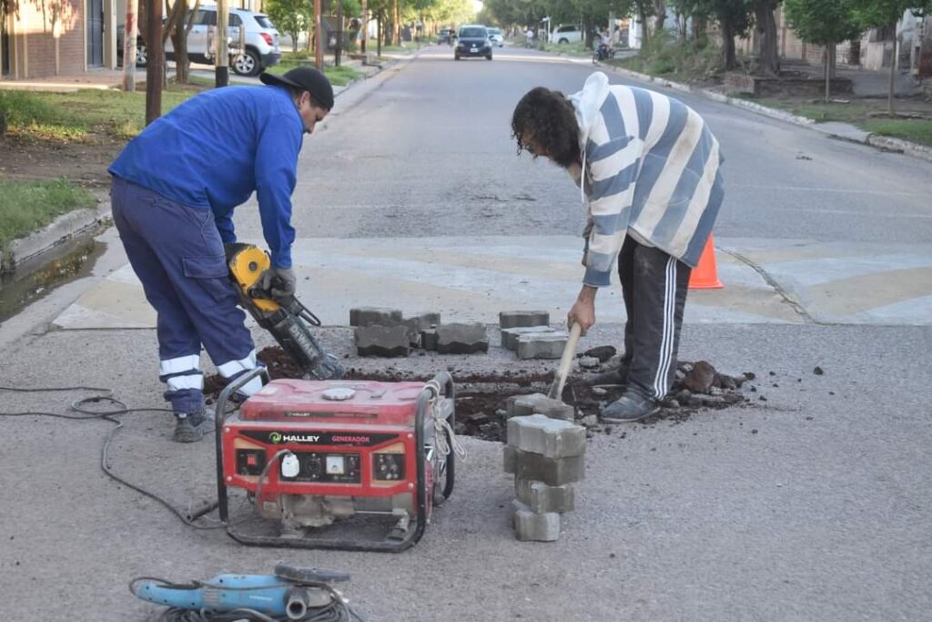 Realizan mantenimiento de calles en Frías Realizan mantenimiento de calles en Frías