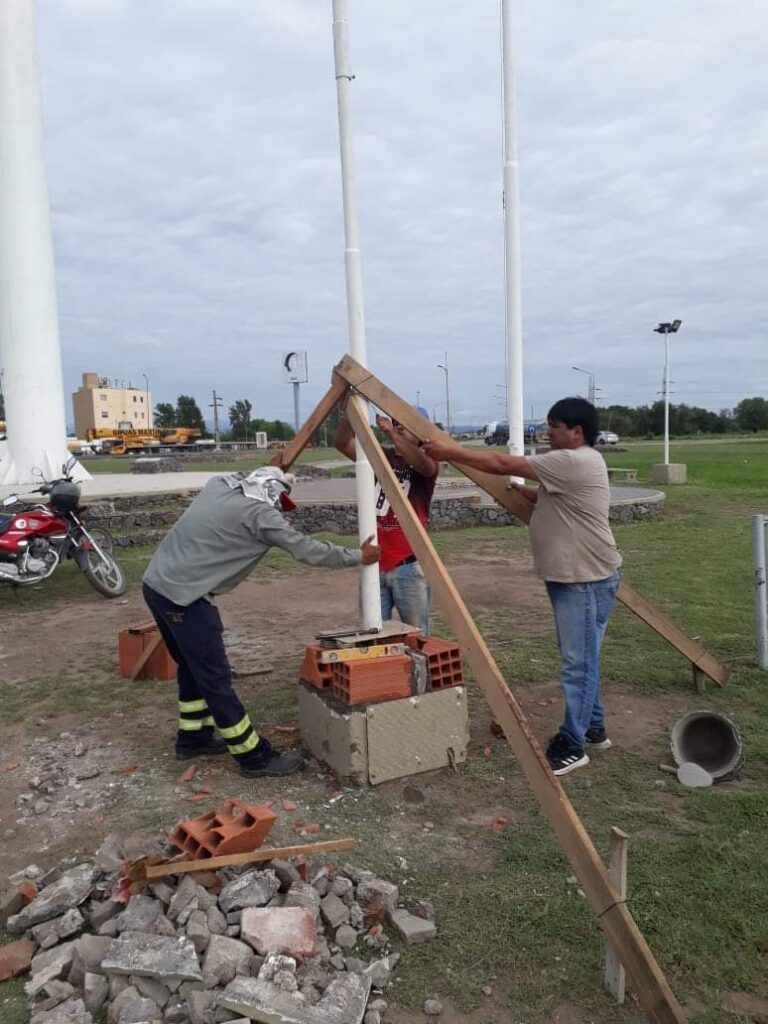 Ejecutan trabajos en el Monumento a la Bandera de Frías