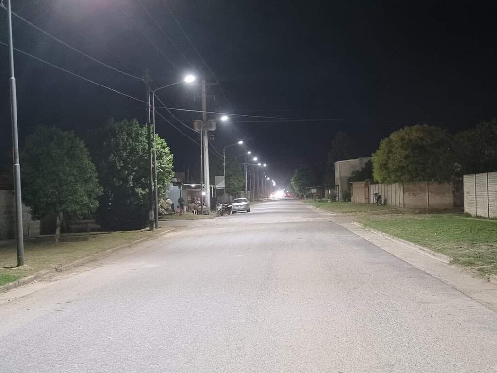 Avanzan las obras para mejorar el alumbrado público en Frías Avanzan las obras para mejorar el alumbrado público en Frías